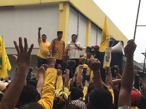 Dedi Mulyadi Naik Panggung Demo di DPP Golkar