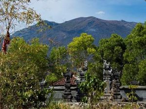 Gunung Agung Masih Berstatus Awas