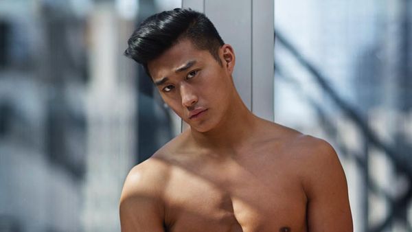 Ladies, Siapa Mau Diperiksa Dokter Seksi dan Ganteng dari Korea Ini?