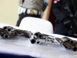 Warga Aceh Serahkan 1 Senpi Usai Dibujuk Kasat Reskrim