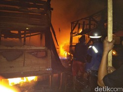 4 Rumah dan 18 Kios di Pasar Samarang Garut Ludes Terbakar