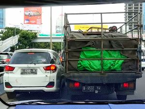 Viral, Begini Akibatnya Kalau Serobot Antrean di Gerbang Tol