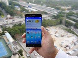 Bocoran Ponsel Oppo Tanpa Bingkai