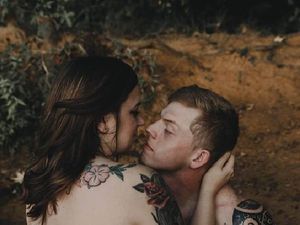 Foto Topless Bersama Tunangan, Pegawai Bank AS Dipecat