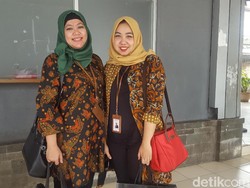 Orang Kantoran Ramai-ramai Pakai Batik: Fashionable dan Bangga