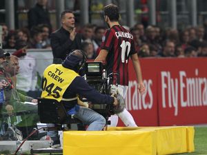Dikartu Merah, Calhanoglu Minta Maaf Dikartu Merah, Calhanoglu Minta Maaf