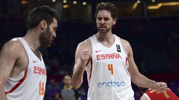 Pau Gasol (kanan), mantan rekan setim Kobe Bryant di LA Lakers.