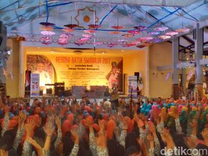 Gubernur Ganjar Memotivasi Siswa di Banyumas Mencintai Batik