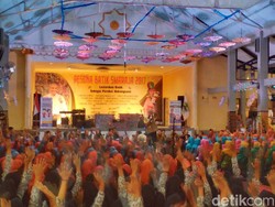 Gubernur Ganjar Memotivasi Siswa di Banyumas Mencintai Batik