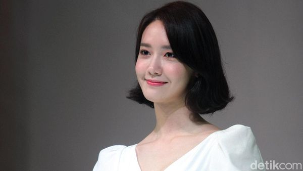Foto: Kecantikan Yoona SNSD yang Bersinar Saat Datang ke Jakarta