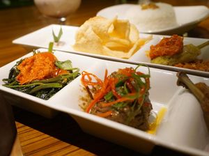 Madagaskar: Mencicip Mini Rijsttafel dan Fried Dory dalam Suasana Hutan