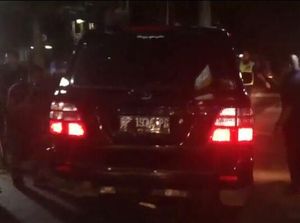 Misteri Rombongan Mobil Keluar dan RS Premier Tak Lagi Dijaga Ketat Misteri Rombongan Mobil Keluar dan RS Premier Tak Lagi Dijaga Ketat