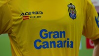 Las Palmas juga menunjukkan sikapnya terkait isu ini. Mereka menampilkan bendera Spanyol dalam kostumnya dan mendukung kesatuan Spanyol. Foto: Albert Gea/Reuters