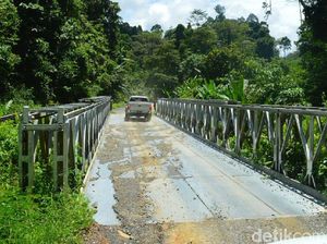 Jokowi Bangun Jalan di Perbatasan Kaltara