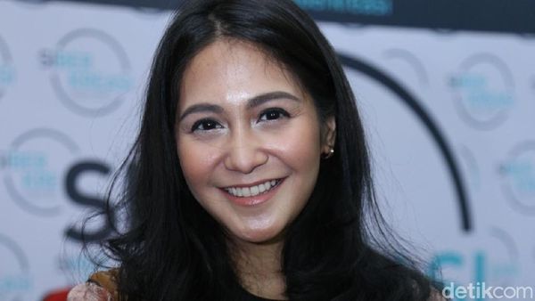 Senyum Manis Caca Tengker, Nggak Kalah Cantik sama Nagita