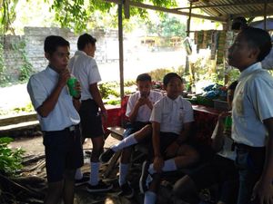 Curhat Pengungsi Pelajar Gunung Agung yang Kesulitan di Sekolah Baru