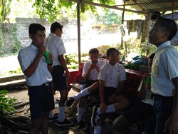 Curhat Pengungsi Pelajar Gunung Agung yang Kesulitan di Sekolah Baru