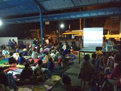 Saat Wayang Ceng Blong Hibur Para Pengungsi Gunung Agung