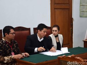 Nafa Urbach Hadirkan 2 Saksi, Berharap Segera Divonis Cerai