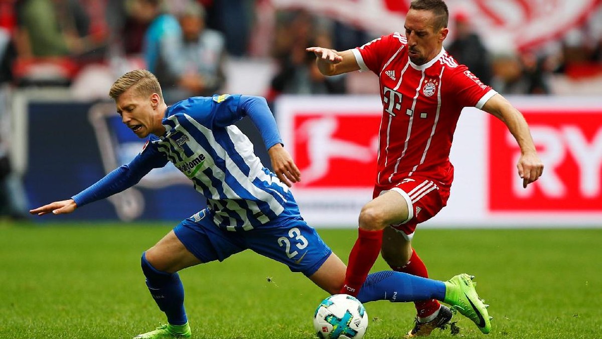 Franck Ribery mengalami cedera lutut pada laga melawan Hertha Berlin (Axel Schmidt/Reuters)