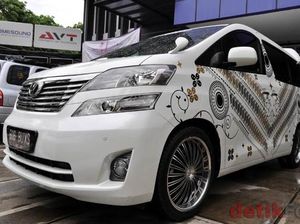 Mobil Selebriti dengan Corak Batik