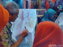 Gubernur Ganjar Minta Desain Batik Dipatenkan