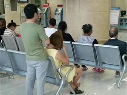 Foto Pria Pakai High Heels Pink Kekasihnya Jadi Viral