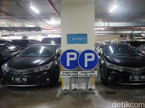Ditenggat Akhir Oktober, Baru 11 Mobil DPRD DKI yang Dikembalikan Ditenggat Akhir Oktober, Baru 11 Mobil DPRD DKI yang Dikembalikan