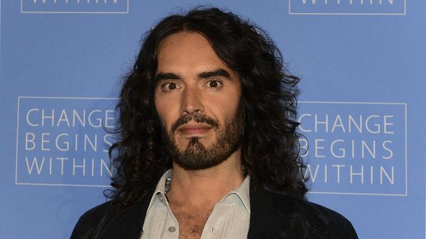 Russell Brand meluncurkan buku baru, Recovery.