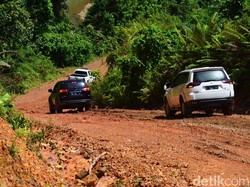 Menyusuri Jalan Paralel Perbatasan yang Tengah Dikebut Jokowi