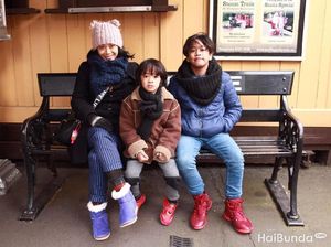 Trik Istri Indra Birowo Minimalkan Pemakaian Gadget oleh Anak