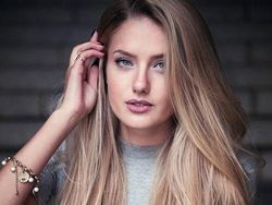 Atlet Lari Alicia Schmidt yang Cantiknya Pengen Dikejar