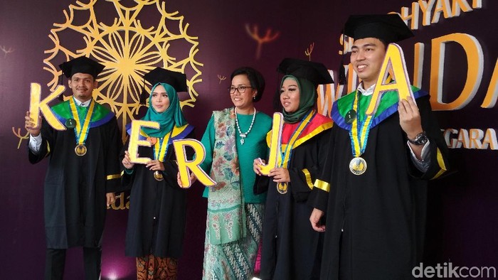 Menteri Keuangan Sri Mulyani menghadiri wisuda Politeknik Keuangan Negara (PKN) STAN di Auditorium Student, Komplek Kampus PKN STAN Bintaro, Tangerang Selatan.