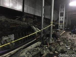 Polisi: Tembok Pembatas di Polda Metro Roboh karena Hujan Deras