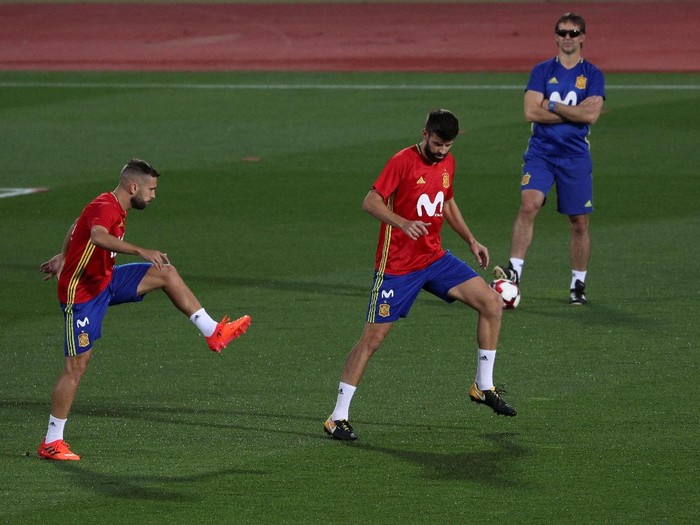 Dicemooh dan Diejek, Pique Cuek Saja di Timnas Spanyol