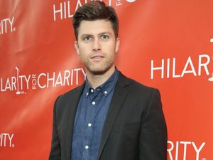 Ini Colin Jost, Gandengan Baru Scarlett Johansson