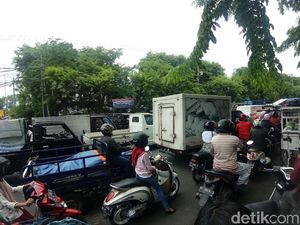 Ini Keluhan Warga Surabaya Saat Sopir Angkot Unjuk Rasa