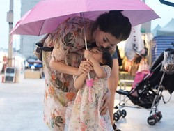 Tampil Gaya Pakai Summer Dress, Sarwendah Malah Dikira Pakai Daster