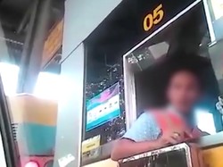 Klakson Bersahutan Saat Penolak e-Toll Debat Petugas di Gardu