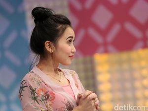 Tak Bisa Ambil Rapor Bilqis, ke Mana Ayu Ting Ting?