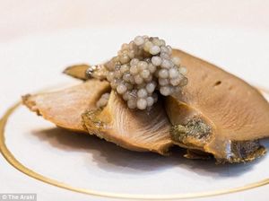 Resto Sushi dengan 9 Bangku Ini Berhasil Raih Bintang 3 Michelin Resto Sushi dengan 9 Bangku Ini Berhasil Raih Bintang 3 Michelin