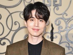 Foto: Tampannya Bintang Goblin Lee Dong Wook di Paris Fashion Week