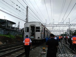 KRL yang Anjlok di Manggarai Berhasil Dievakuasi