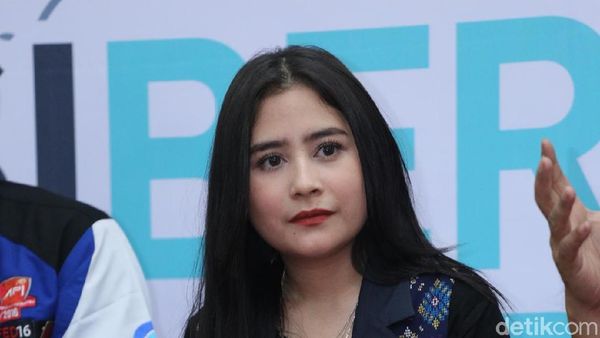 Prilly Latuconsina yang Makin Dewasa