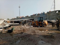 Satpol PP Kota Tangerang Tertibkan Kios Ilegal di Terminal Cibodas