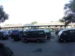 Angkutan Umum Bersiap Demo, Kumpul di Terminal Joyoboyo