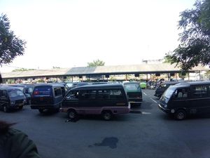 Angkutan Umum Bersiap Demo, Kumpul di Terminal Joyoboyo Angkutan Umum Bersiap Demo, Kumpul di Terminal Joyoboyo