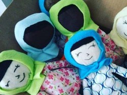 Viral, Muslimah Kanada Dihadiahi 25 Boneka Berhijab oleh Orang Misterius