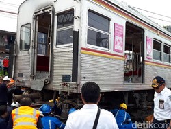 Evakuasi KRL Anjlok di Manggarai Ditarget Selesai Siang Nanti