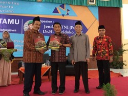 Moeldoko Beri Kuliah Umum, Bicara Toleransi hingga Tugu Tani